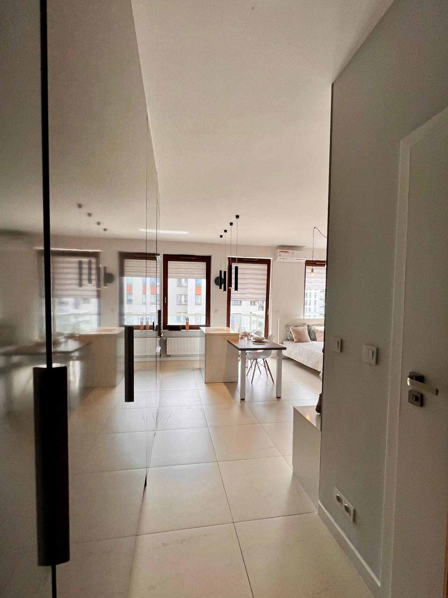 Close To Chopin Airport, Cybernetyki, Free Parking By Cosmo Spirit Warsaw Exterior photo