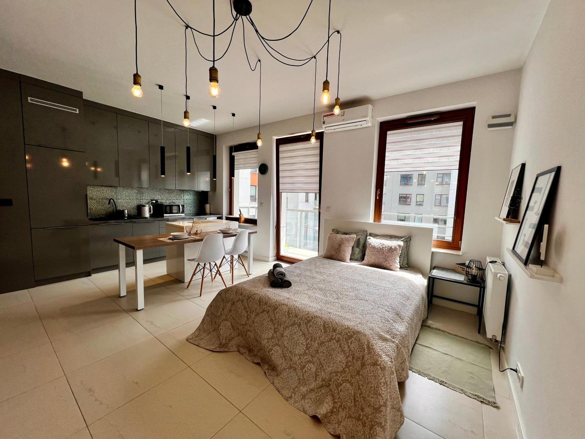 Close To Chopin Airport, Cybernetyki, Free Parking By Cosmo Spirit Warsaw Exterior photo